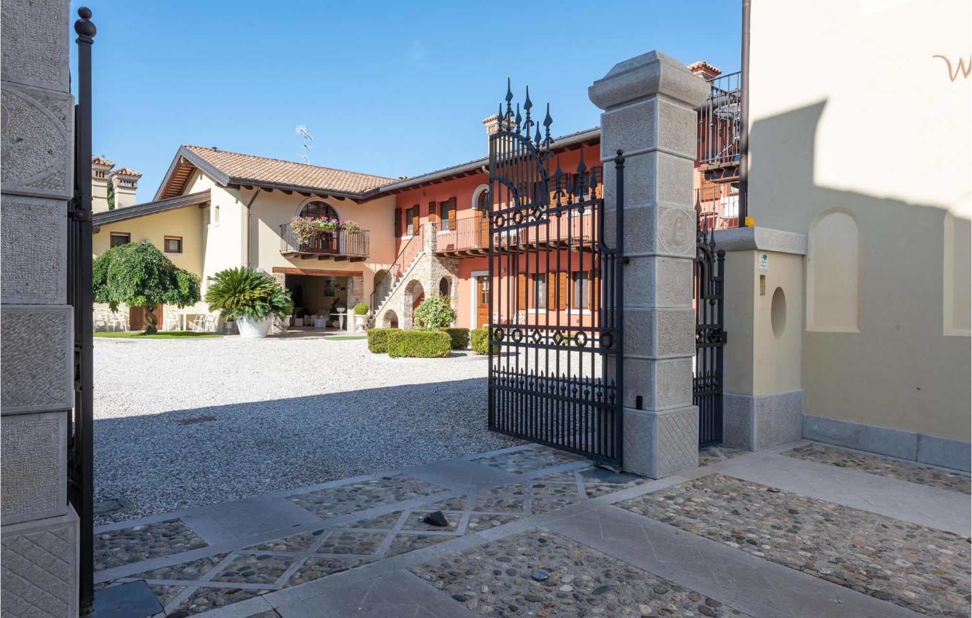 Apt, Braida Corona Экстерьер фото